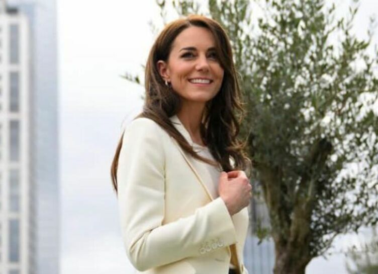 Кейт Миддлтон сверкает в блестящем платье и тиаре принцессы Дианы на свадебном приеме в Иордании