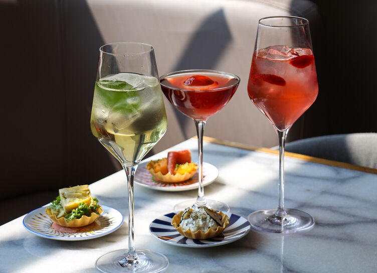 В 40 барах и ресторанах Москвы с 1 по 18 июня проходит коктейльный ...