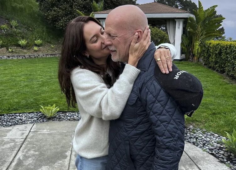 Bruce Willis and his family went to Disneyland – new photos