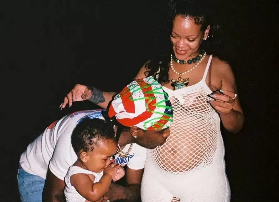 A$AP Rocky показал фото с беременной Рианной и сыном в честь Дня отца