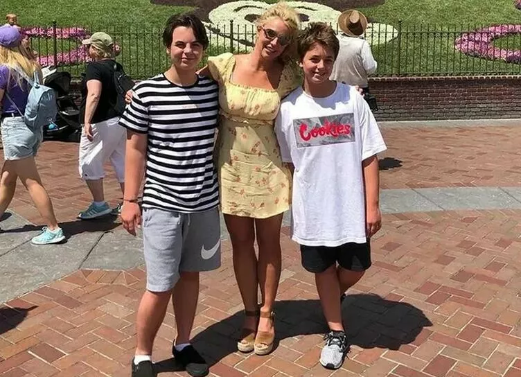 Бритни Спирс разрешила бывшему мужу переехать с детьми на Гавайи