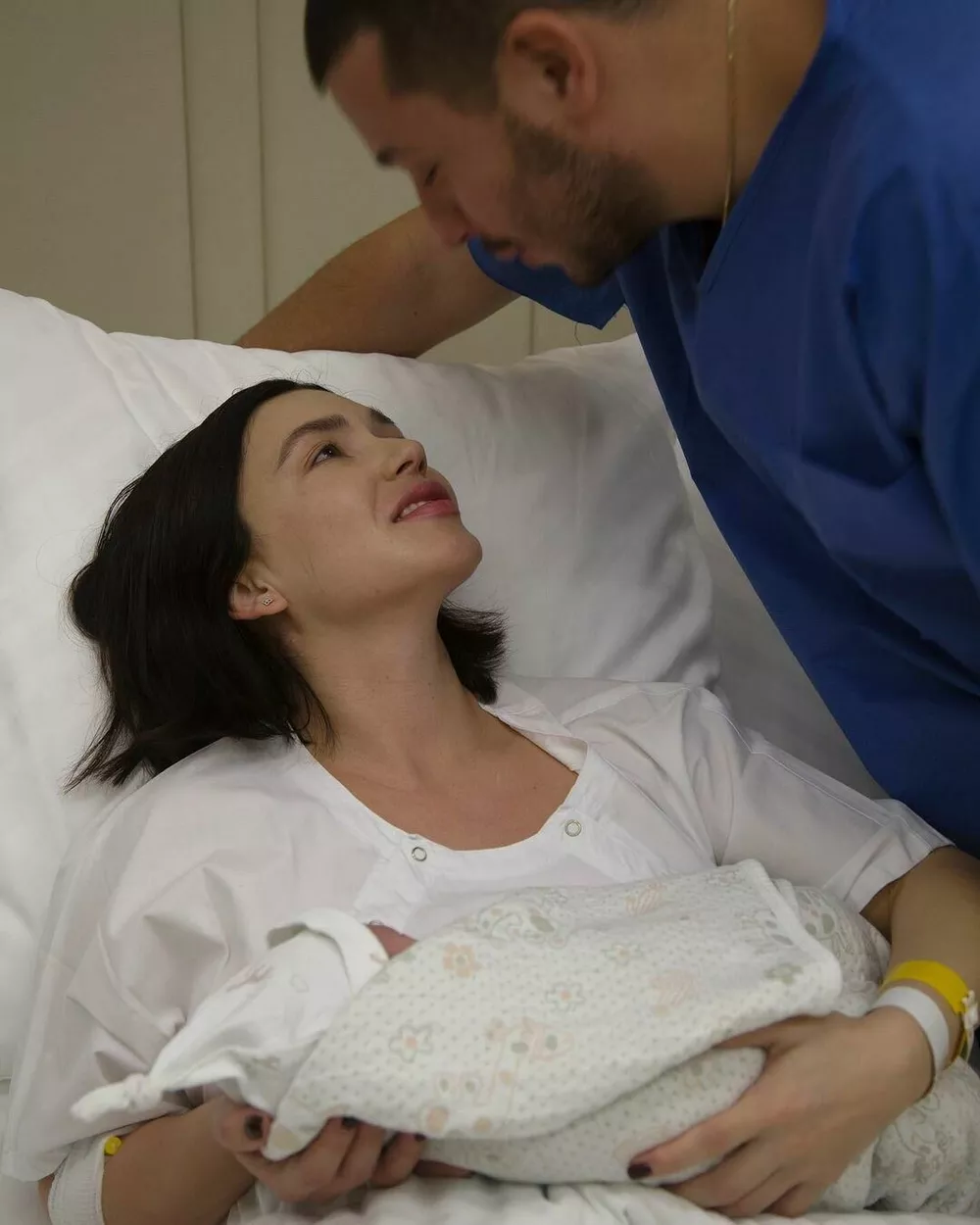 Ольга Серябкина с мужем и новорожденным сыном