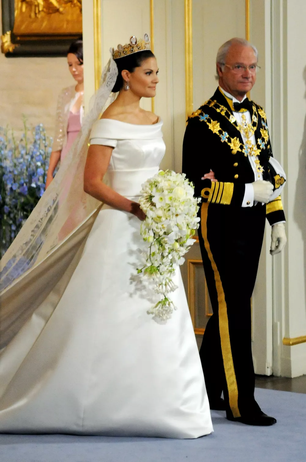 На свадьбу дочери и наследницы престола принцессы Виктории 19 июня 2010 года король надел орденскую цепь, которая подходит не для каждого случая