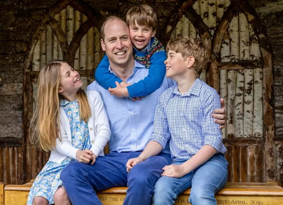 Принц Уильям с детьми на новом семейном фото ко Дню отца