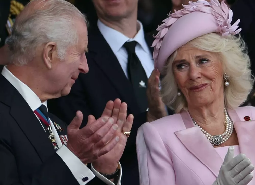 Аплодисменты и слезы: первый официальный выход Карла III с королевой Камиллой после диагноза рака