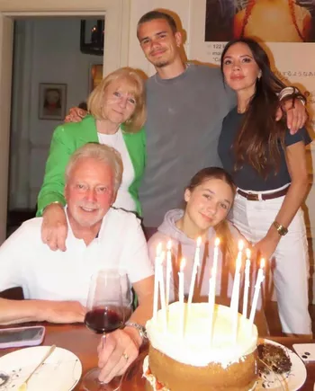 Виктория с детьми и родителями