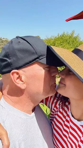 Кадо из видео Эммы Хеминг