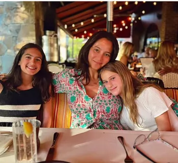 Эмма с дочерьми