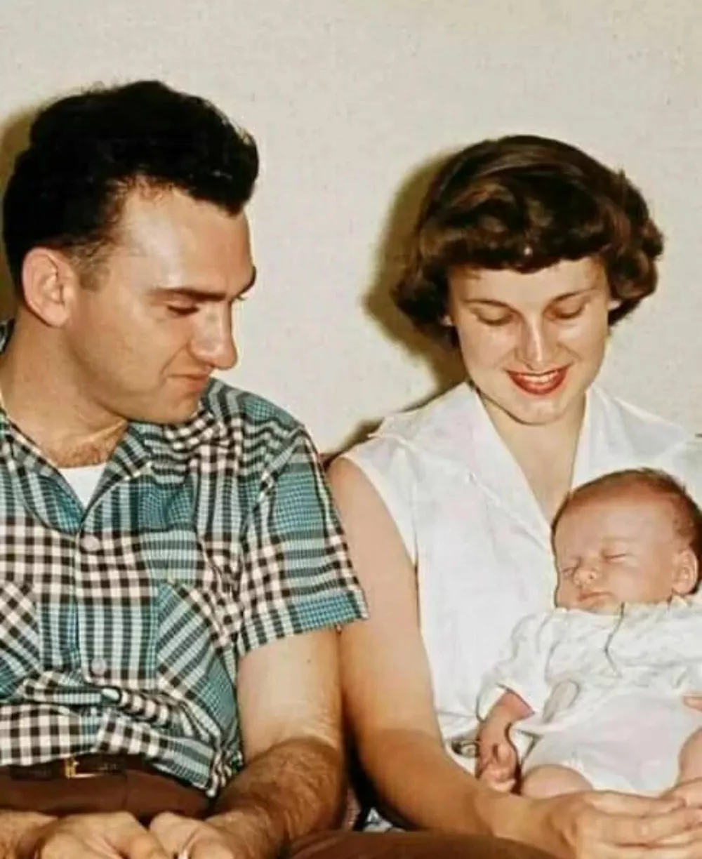 Маленькая Мадонна с мамой и папой