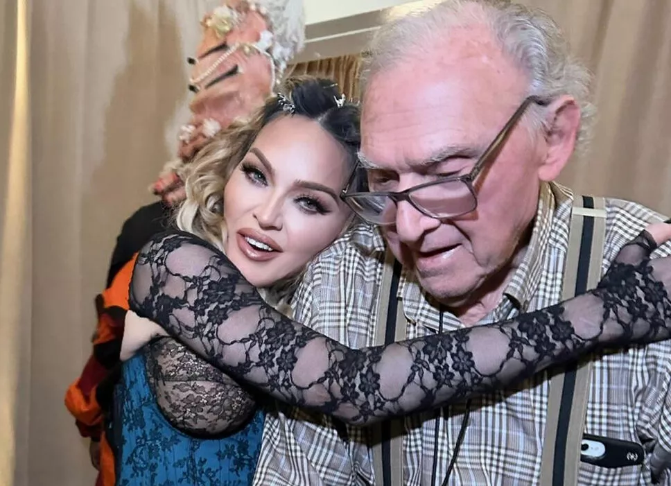 Мадонна поздравила отца с 93-летием