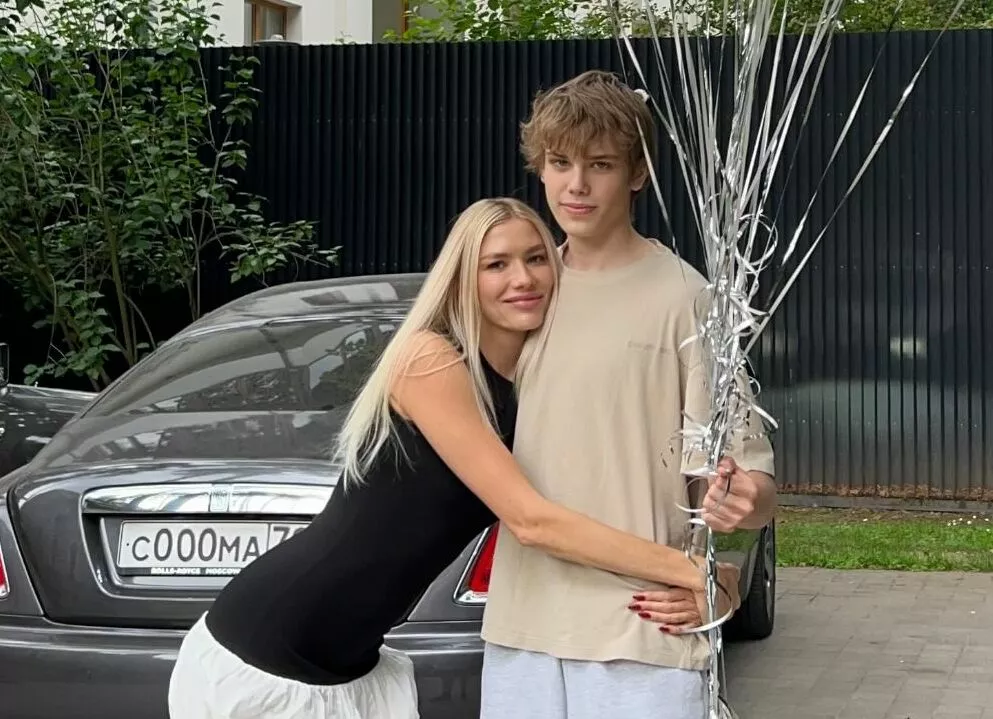 Елена Перминова трогательно поздравила сына с 16-летием