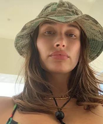 Хейли Бибер