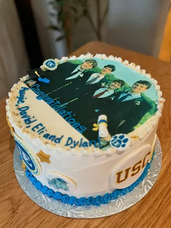 Торт в честь окончания школы