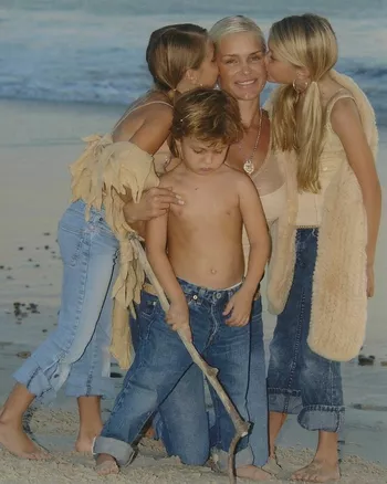 Иоланда с детьми