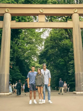 Том с детьми