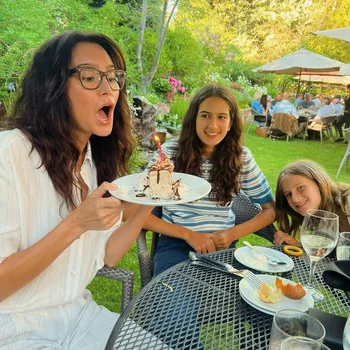 Эмма с дочками