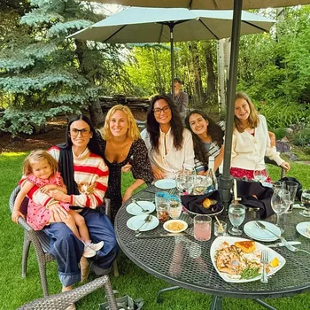 Деми и Эмма с дочками