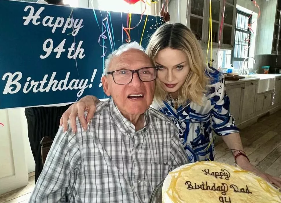 "Он не растерял своей силы": Мадонна отмечает 94-летие отца