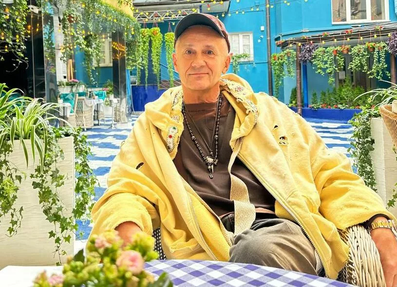 Олег Меньшиков трогательно обратился к жене