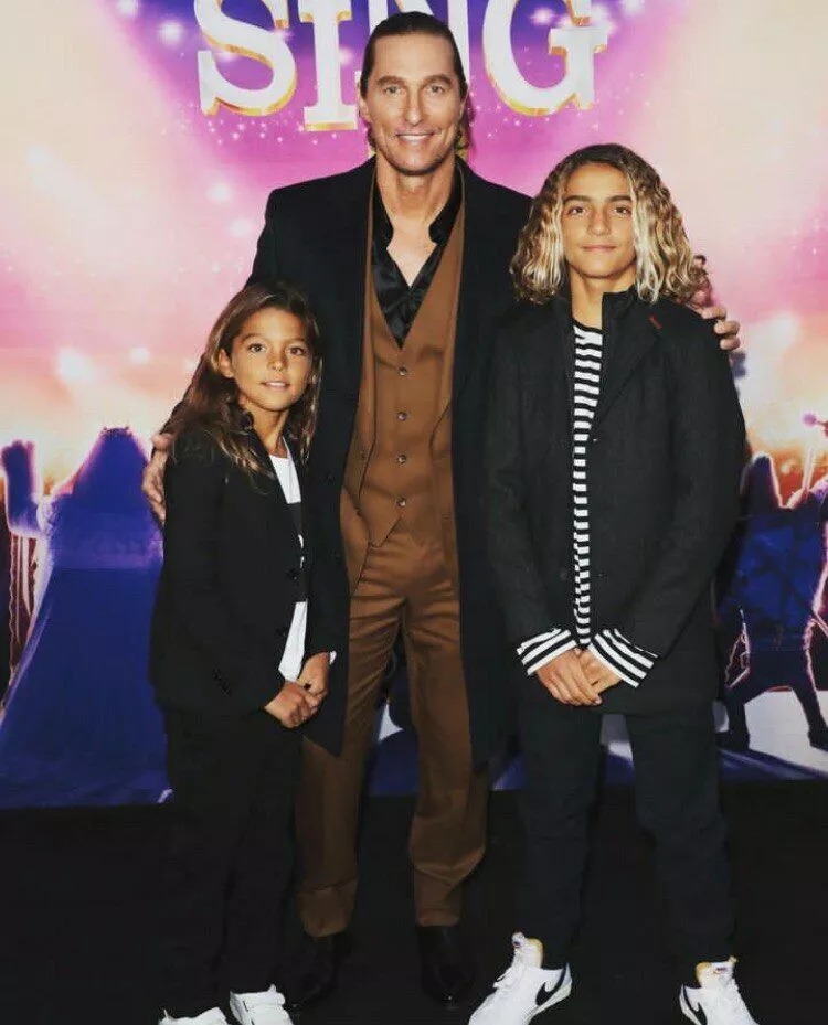Мэттью Макконани с дочерью и сыном, 2021 год