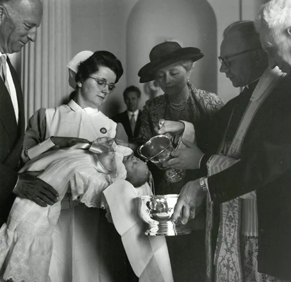 Крещение принца Филиппа, родившегося 15 апреля 1960 года в Брюсселе