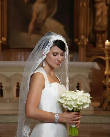 Хилария Болдуин