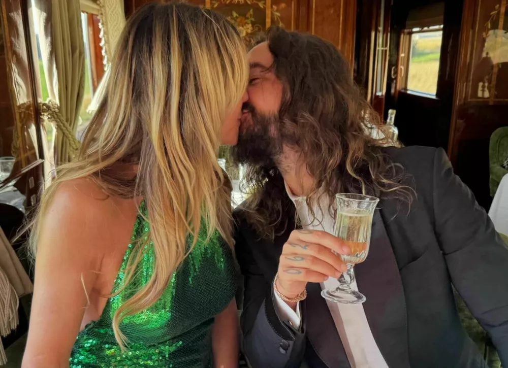  Хайди Клум страстно целуется с 34-летним мужем на отдыхе