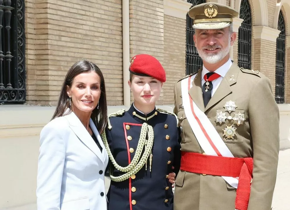 Король Испании Филипп VI и королева Летиция поздравили дочь c получением звания в военной академии