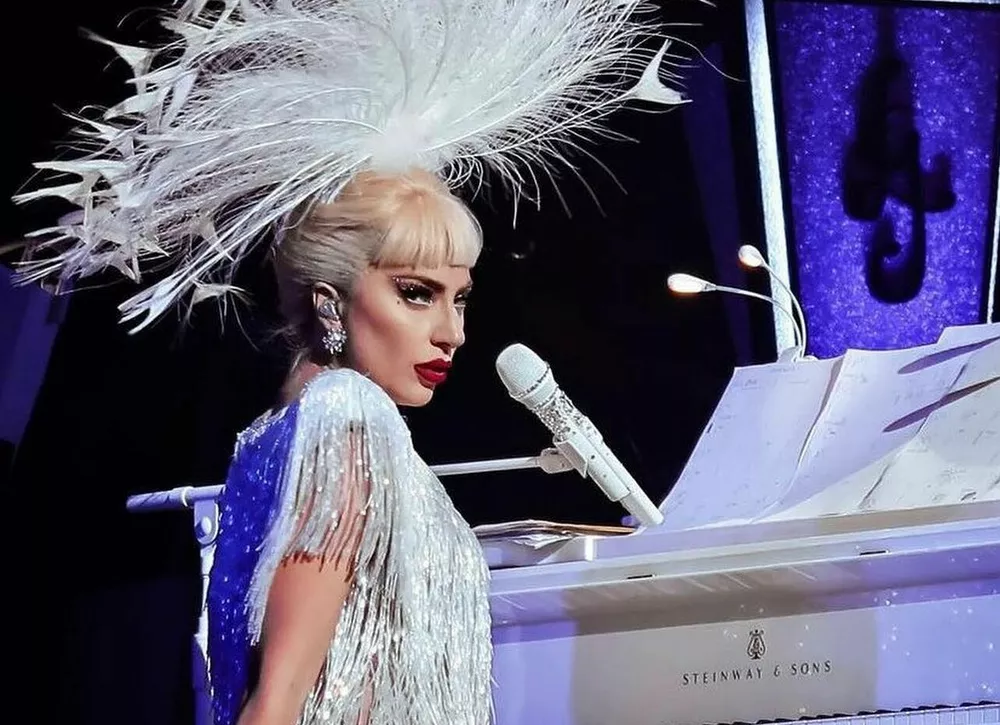 Леди Гага посвятила концерт своему бойфренду и растрогалась на сцене 