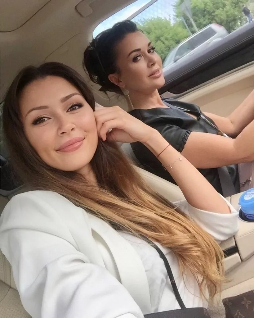 Анна с мамой