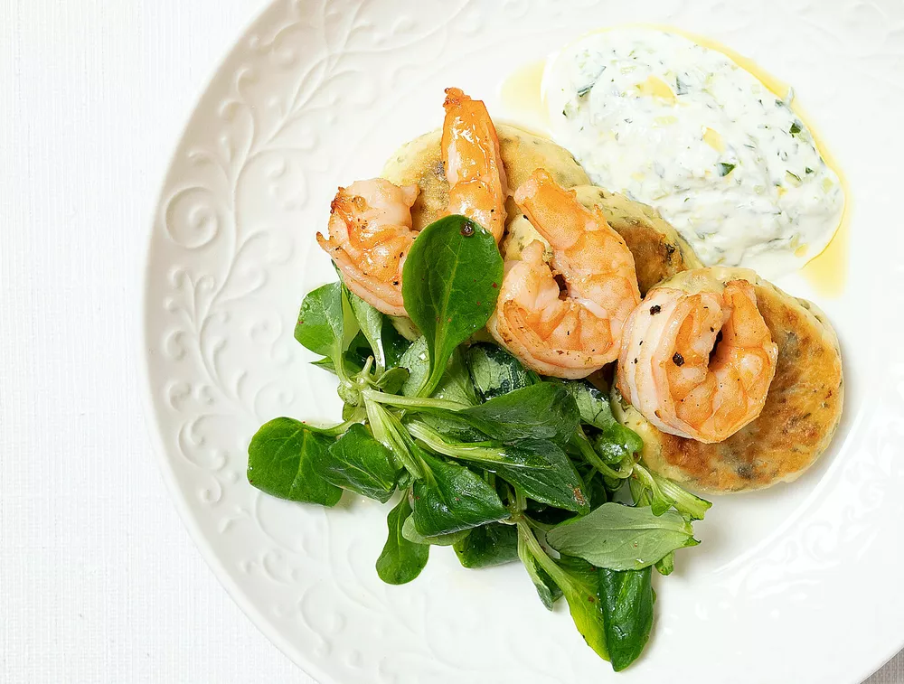 Hands Bistro: несладкие сырники с креветками, дзадзыки и творожным сыром
