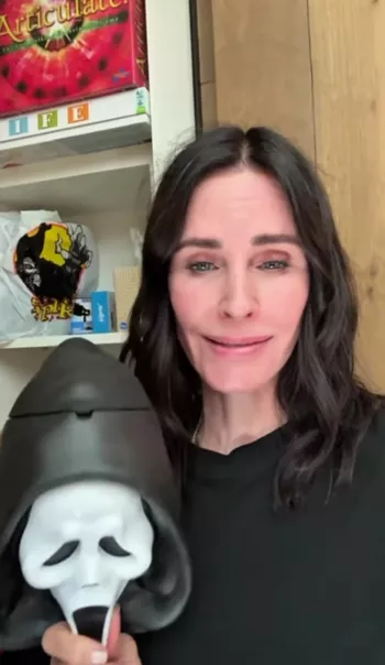 Кадр из ролика Кокс