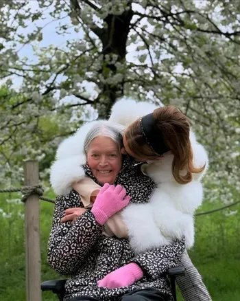 Кейт Бекинсейл с мамой