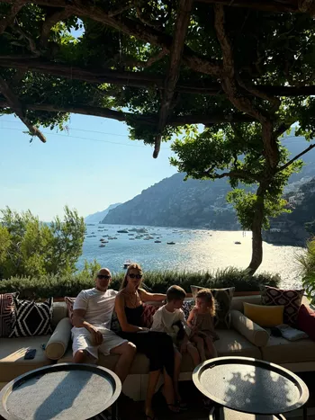 Рози с детьми и мужем