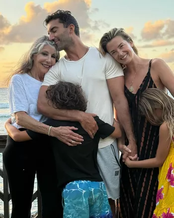 Джастин Бальдони с семьей