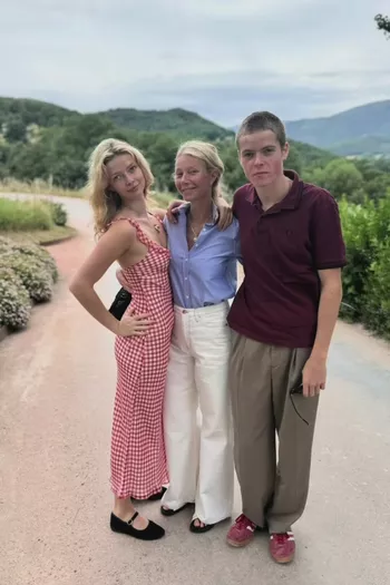 Гвинет с дочкой и сыном