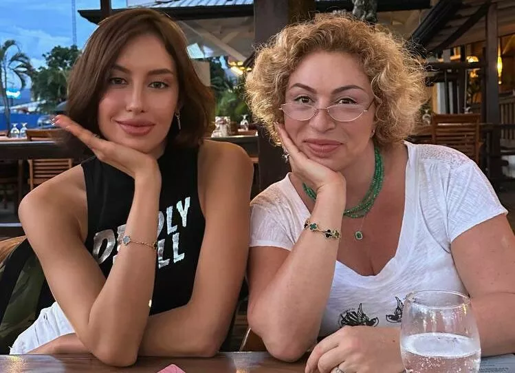 Мать Тимати каждый день видится с его беременной возлюбленной