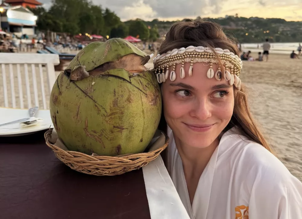 Звезда сериала "Триггер" Ангелина Стречина позирует в бикини на Бали
