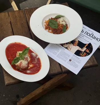 Пармиджана и болоньезе в Osteria by Mandy's 