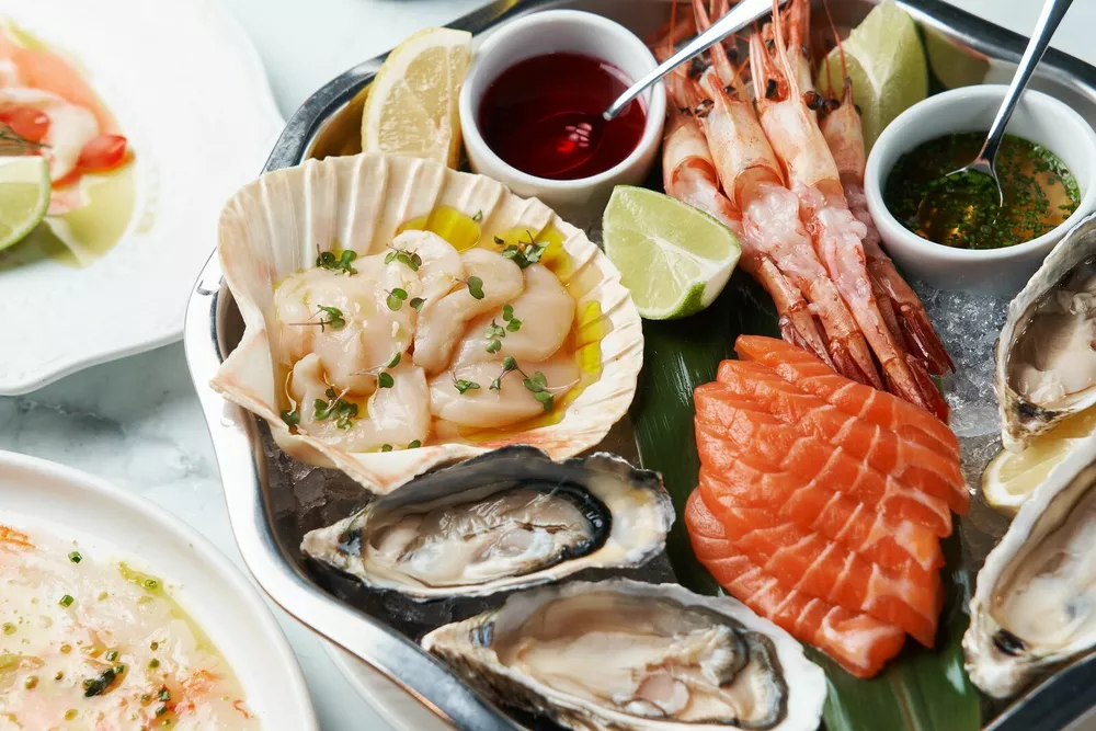 Ассорти рыбы и морепродуктов из меню “Магадана”