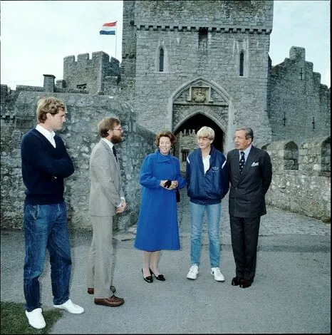 Будущий король Нидерландов Виллем-Александер в 1983 году приехал с родителями королевой Беатрикс и принцем Клаусом осматривать свой будущий вуз в долине Гламорган на юге Уэльса