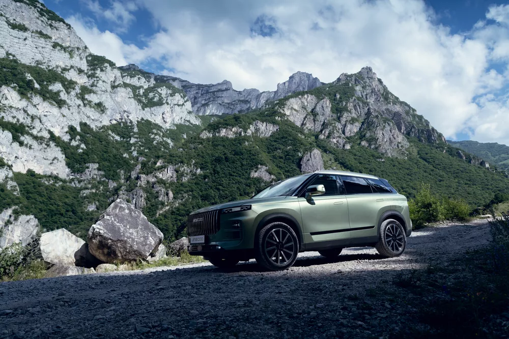 Благодаря  системе ARDIS (All road drive intelligent system) автомобиль способен преодолевать различные препятствия вне зависимости от дорожных и климатических условий эксплуатации