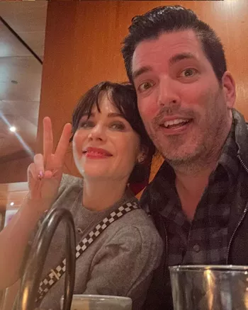 Дешанель и Скотт