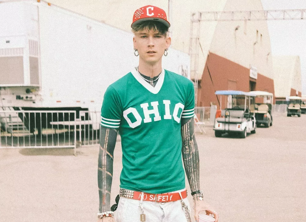 Machine Gun Kelly рассекретил шокирующую информацию о своем отце