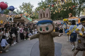 Лабубу на фестивале в Пекине