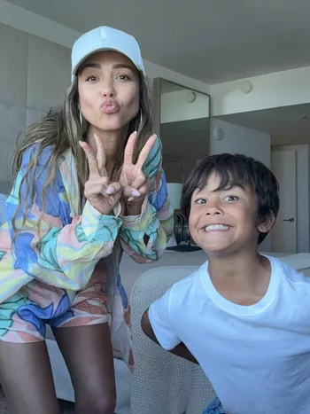 Альба с сыном