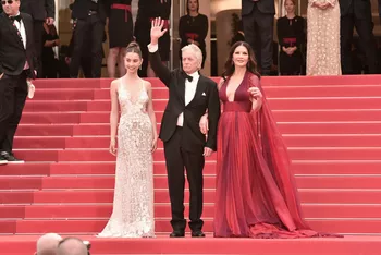 Майкл и Кэтрин с дочерью Кэрис