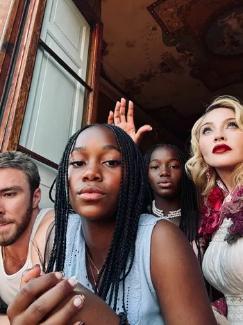 Мадонна с детьми