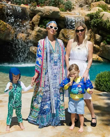 Пэрис и Ники