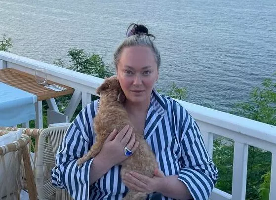 Ларисе Гузеевой не нравится собственное отражение в зеркале: "Я себя безбожно фотошоплю"